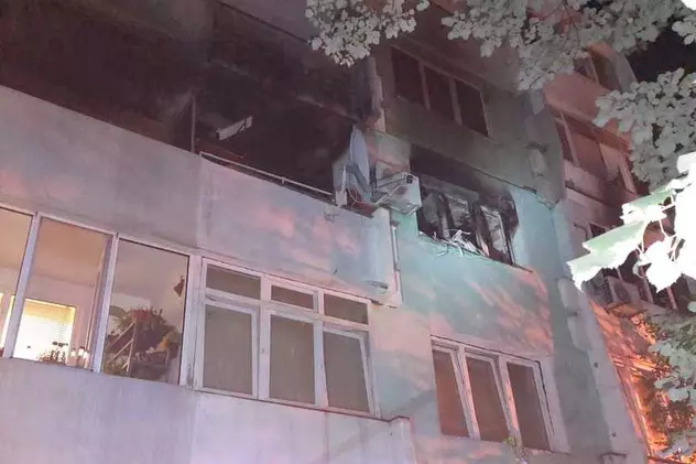 Mai multe persoane au fost evacuate dintr-un bloc din Craiova, din cauza unui incendiu izbucnit într-un apartament