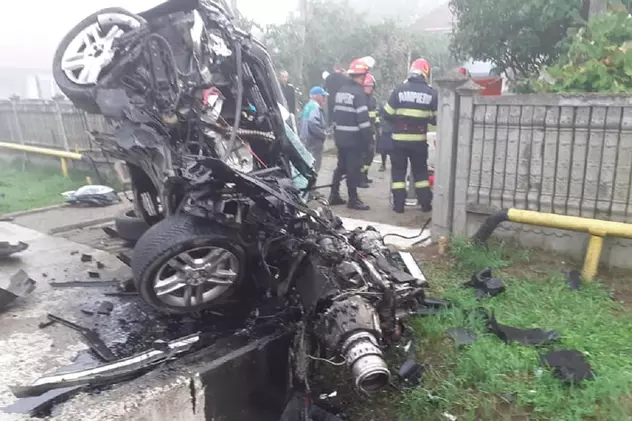 Șofer de 20 de ani scos în viață din mașina pe care a făcut-o praf la Câțcău, lângă Dej