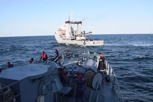 Cum au readus Forțele Navale în portul Constanța nava care a lovit o mină de război în Marea Neagră. Filmul intervenției. Foto: Forțele Navale