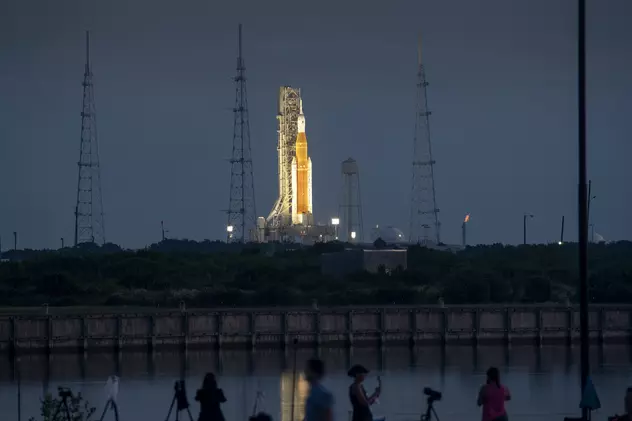NASA amână pentru a treia oară lansarea misiunii Artemis către Lună, din cauza unei furtuni prognozate în Florida