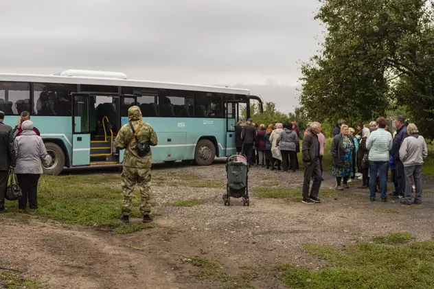 Oficialii ucraineni, despre cum se desfășoară „referendumurile” din cele 4 regiuni: „Un circ, dacă nu ar fi participarea activă a mitralierelor”