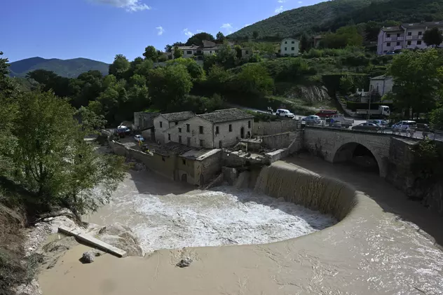 „A fost un tsunami”. Centrul Italiei, măturat de inundații. Nouă morți și patru dispăruți, dintre care doi copii