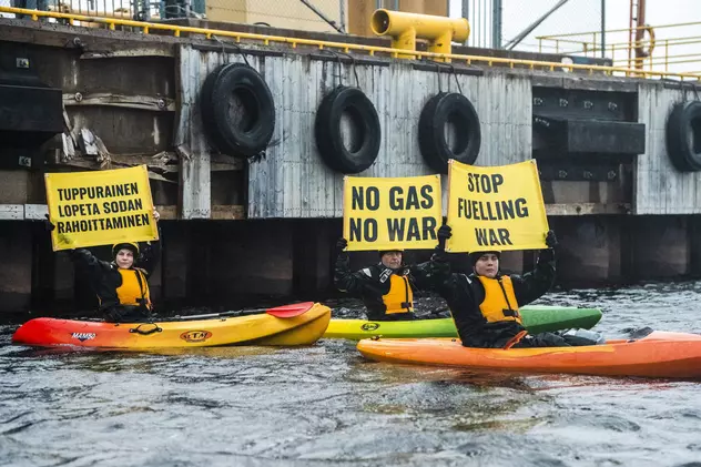 Activiștii Greenpeace au blocat, în Finlanda, un transport de gaz natural lichefiat din Rusia
