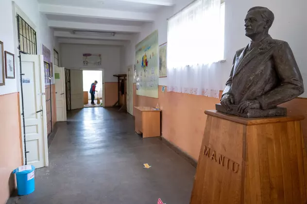 Școala construită de Iuliu Maniu s-a închis după 85 de ani. Părinții preferă să-i ducă pe copii la oraș