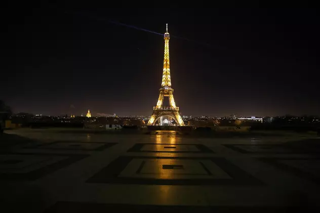 Turnul Eiffel, luminat cu porția, pentru a reduce consumul de energie