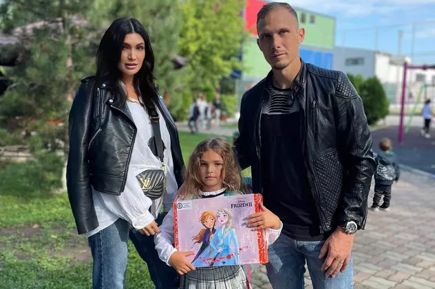 După șapte ani petrecuți în România, un cuplu de cehi și-a dus fetița la o școală de stat, la clasa pregătitoare în limba română: „E cea mai avansată din familie”