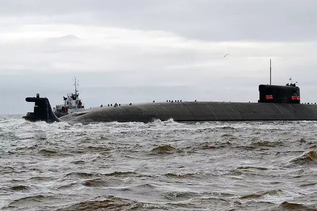 Vladimir Putin mută „arma apocalipsei”. NATO avertizează că un submarin cu echipament nuclear și-a părăsit baza