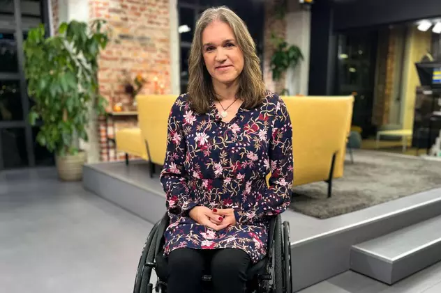 Polemică în Norvegia, după ce o femeie transgender a vorbit despre faptul că stă de cinci ani într-un scaun cu rotile, deși nu are vreun handicap fizic. De ce boală suferă