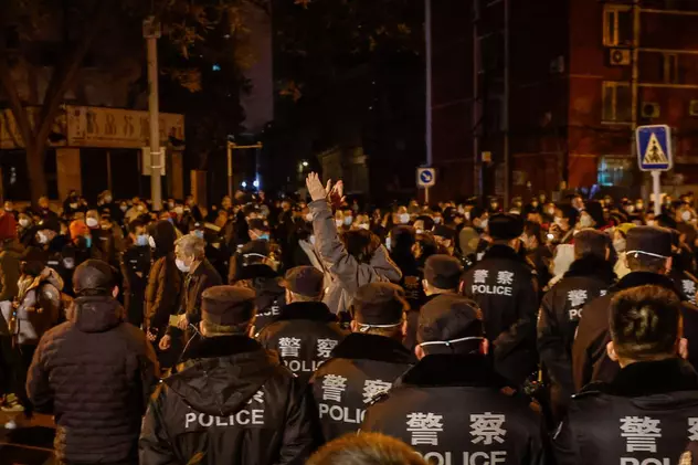 Ciocniri între protestatari și poliție într-un oraș din sudul Chinei, unde au avut loc noi manifestații față de măsurile anti-COVID