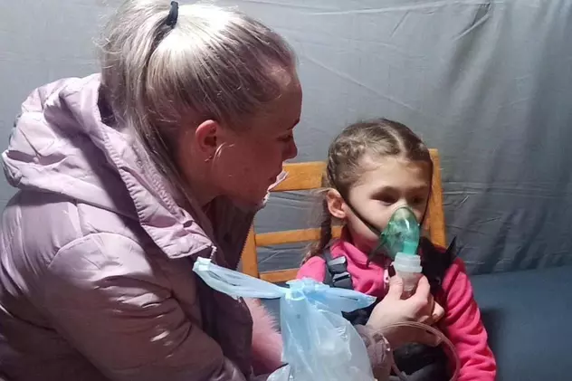 Fetiță ucraineană care avea nevoie de oxigen, salvată la „Punctul de invincibilitate” din Irpin: „Cu ei se luptă rușii”