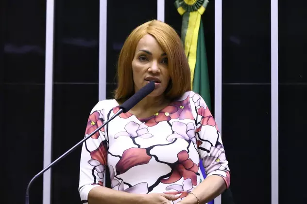 O deputată din Brazilia, mamă pentru 55 de copii, condamnată la 50 de ani de închisoare pentru uciderea soțului ei. Bărbatul a fost împușcat după un complot al familiei