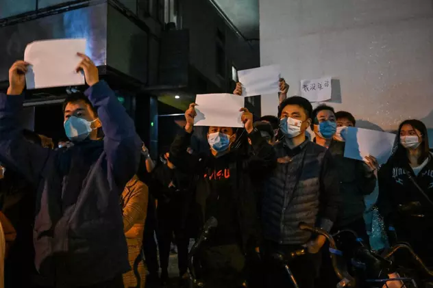 Foile albe, simbolul protestelor care iau amploare în China. „Statul va trebui să plătească pentru ce a făcut”