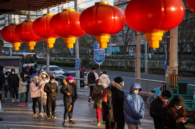 China „intră într-o nouă etapă”. Temerile epidemiologilor după ce Beijingul a sugerat că renunță la politica zero-COVID