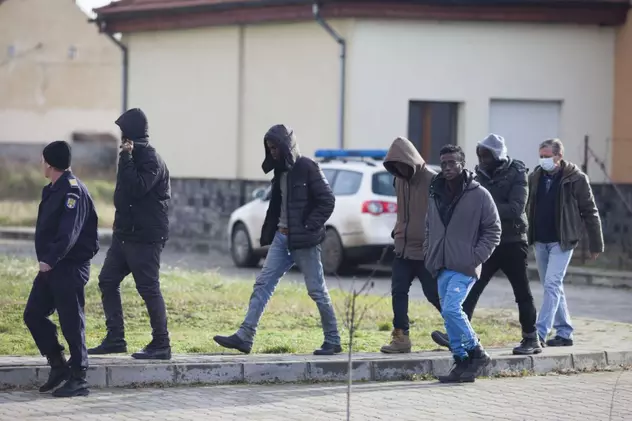 Polițiști botoșăneni investigând o tombolă ilegală