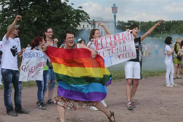 Vladimir Putin a promulgat legea împotriva „propagandei gay”, care restrânge drastic drepturile minorităților sexuale