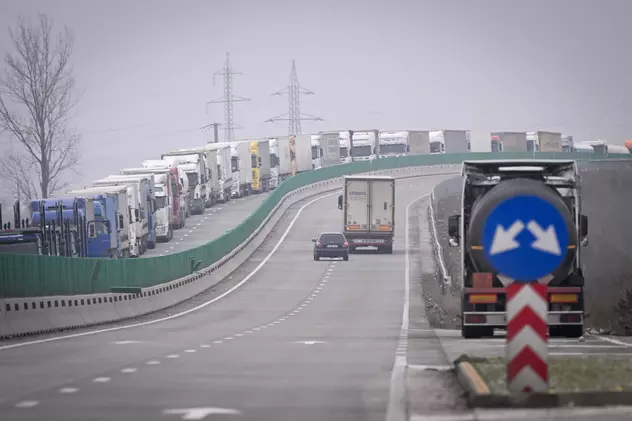 Revolta transportatorilor români în fața refuzului primirii în Schengen: „Am fost umiliţi”. Unii se gândesc să boicoteze benzinăriile și firmele de asigurări deținute de austrieci în România