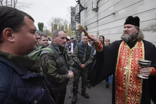 „Obiectivul sacru": Rusia descrie ofensiva din Ucraina în termeni religioși. Ce spun preoții care se opun războiului