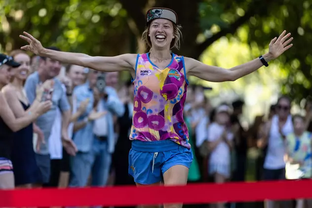 O maratonistă a traversat Australia de la nord la sud, în cinci luni, stabilind un nou record mondial