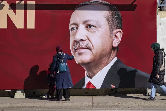 Înaintea alegerilor cruciale din luna mai, Erdogan nu are idei pentru a repara economia Turciei, aflată într-o criză profundă, spun experții