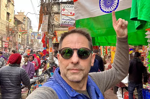 Ce a pățit Dan Negru pe o stradă din India, în timpul vacanței. „M-a salvat soția mea. Am luat cred că vreo 100 de pastile”