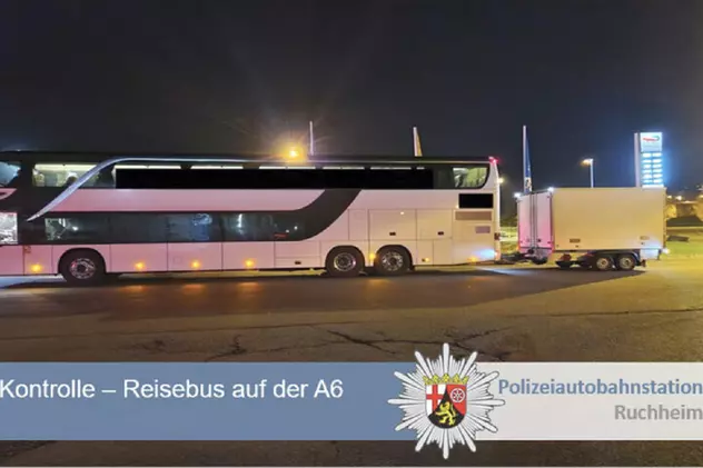 Doi șoferi români de autocar, trimiși să se culce, după un control pe autostradă, în Germania. 42 de pasageri i-au așteptat să se odihnească