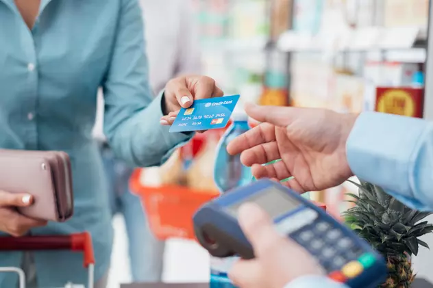 Diferențe între un card de credit și un card de debit