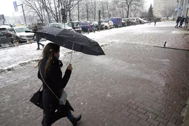 VIDEO Avertizare de vreme rea în toată țara, până miercuri. Meteorologii anunță ninsori, ploi și vânt
