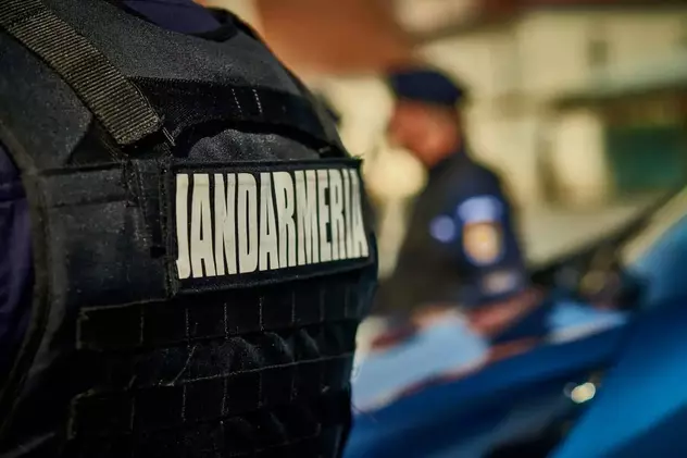 Jandarmi din Vaslui, cercetați sub control judiciar după ce au fost acuzați că au dus un bărbat pe câmp și l-au bătut crunt. Parchetul Militar a cerut arestarea lor