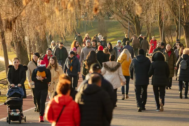 FOTOREPORTAJ Primăvara de pe 1 ianuarie a scos bucureștenii în parc. „Nu am prea realizat că sunt Sărbătorile de iarnă”