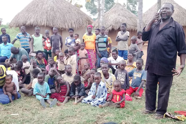 „A venit timpul să mă opresc”. Creșterea costului vieții l-a afectat și pe fermierul ugandez cu 12 soții, 102 copii și 568 de nepoți