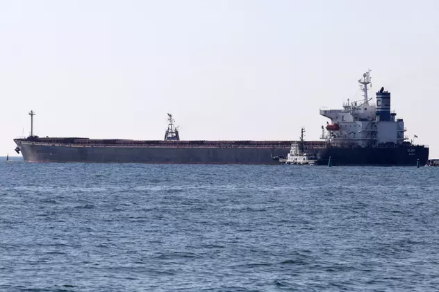 O navă încărcată cu cereale din Ucraina a eșuat în Canalul Suez. Situația traficului maritim