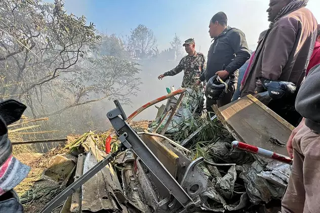 Un avion cu 72 de oameni la bord s-a prăbușit în Nepal. Aeronava „s-a rupt în bucăți”