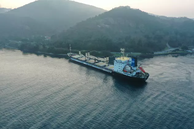 O navă cargo din Ucraina, cu 13.000 de tone de alimente, a eșuat în strâmtoarea Bosfor. Traficul maritim a fost întrerupt