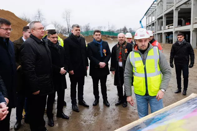 Premierul Nicolae Ciucă a vizitat împreună cu șeful PSD, Marcel Ciolacu, șantierul de la Aeroportul Internațional Iași. Foto: Guvernul României