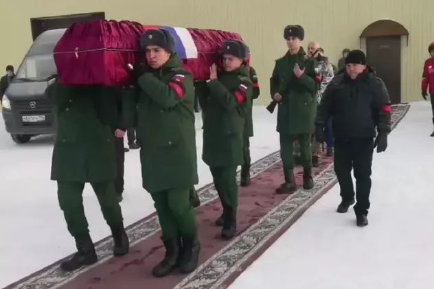 Un rus care și-a ucis mama și a fost scos din pușcărie și trimis să moară în Ucraina, cu mercenarii Wagner, a fost înmormântat cu onoruri militare