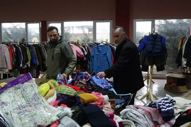 O familie din Turcia care a vrut să ajute victimele cutremurului a trimis accidental un pantof cu bani de aur, păstrați pentru nunta fiului cel mare