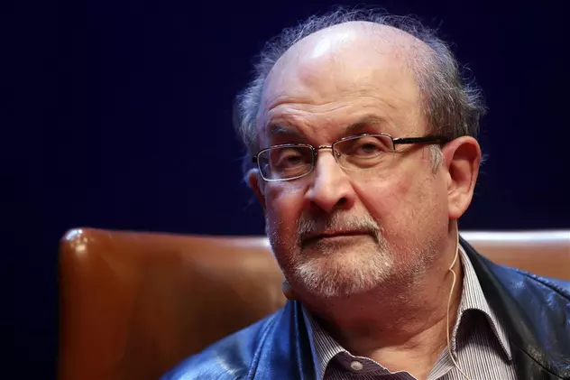 Salman Rushdie, primul interviu după atacul din vara trecută: „Mi-e foarte greu să scriu, nu-mi iese nimic bun”. Nu mai vede cu un ochi