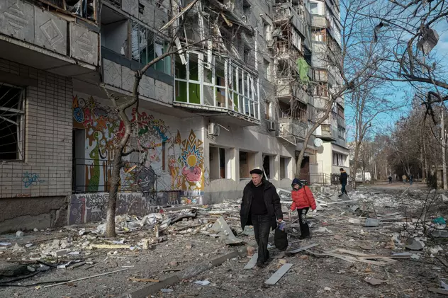 Război în Ucraina, ziua 354 | Bombardamente în centrul orașului Herson. Rușii au distrus clădirea administrației militare