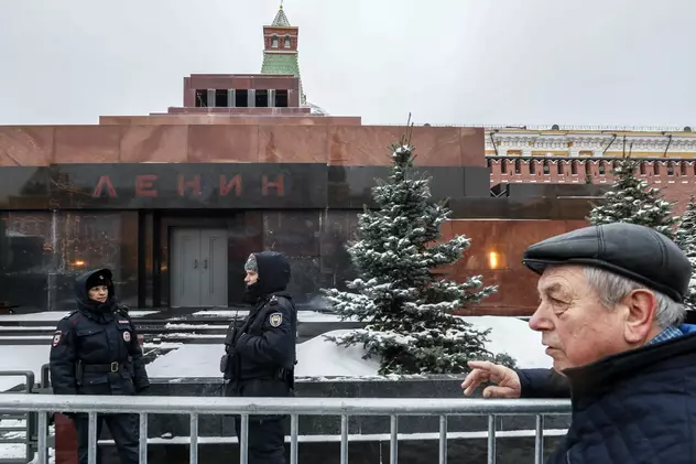 Un rus a vrut să fure trupul lui Lenin din Mausoleul din Piața Roșie. Bărbatul a fost arestat imediat