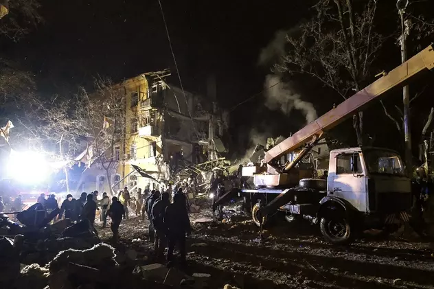 Cel puțin doi morți și 21 de răniți, după ce o rachetă rusească a lovit o clădire rezidențială din Kramatorsk. Alte 7 blocuri au fost avariate