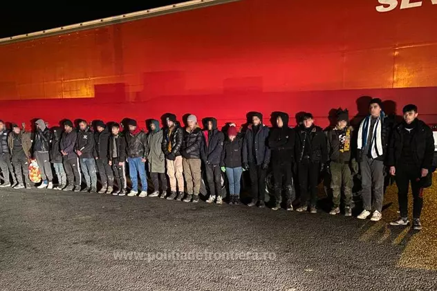 Peste 100 de migranți din Africa și Asia, găsiți la frontiera Arad în patru TIR-uri