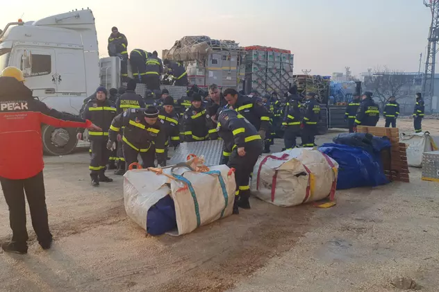 Recuperarea unei familii blocate sub dărâmături, prima misiune a salvatorilor români în Turcia. Copilul a fost găsit mort
