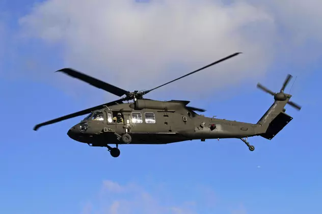 Două persoane au murit după ce un elicopter al Gărzii Naționale s-a prăbușit pe o autostradă din Alabama