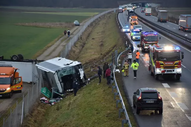 Autocar cu români răsturnat în Slovenia. Trei români au murit și alți patru au fost răniți