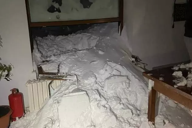 Mărturia unui turist aflat în cabana Capra, în momentul avalanșei. „S-a auzit ca un vuiet. Un geam s-a spart”