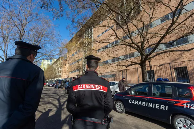 O româncă și doi albanezi, arestați în Italia după ce au bătut și jefuit o femeie