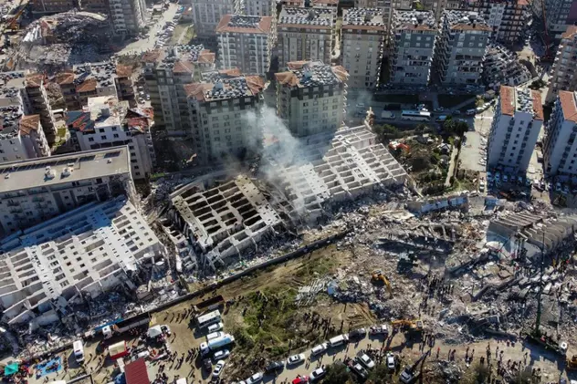 „Autopsia” unei tragedii, după cutremurul din Turcia: de ce s-a năruit complexul rezidențial de lux care nu ar fi trebuit să se prăbușească