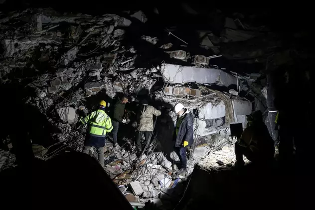Copii scoși în viață de sub clădirile distruse de cutremurul din Turcia după aproape 40 de ore