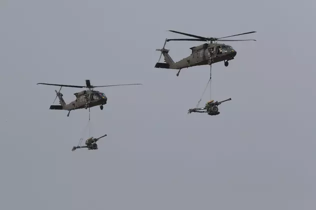 Două elicoptere Black Hawk ale armatei SUA s-au prăbușit în timpul unor antrenamente. Nouă persoane au murit