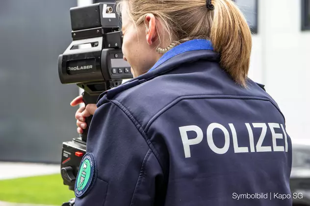 O șoferiță a scăpat de închisoare, după ce n-a putut fi deosebită de sora ei în poza de pe radar, în Elveția